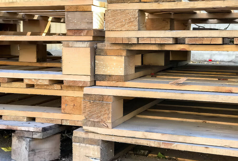 A raklap története: Hogyan vált a modern logisztika kulcsfontosságú eszközévé?